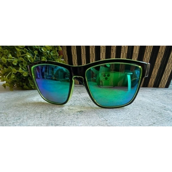 Dubery Polarized UV400 Driving Sunglasses - Picture 3 of 8